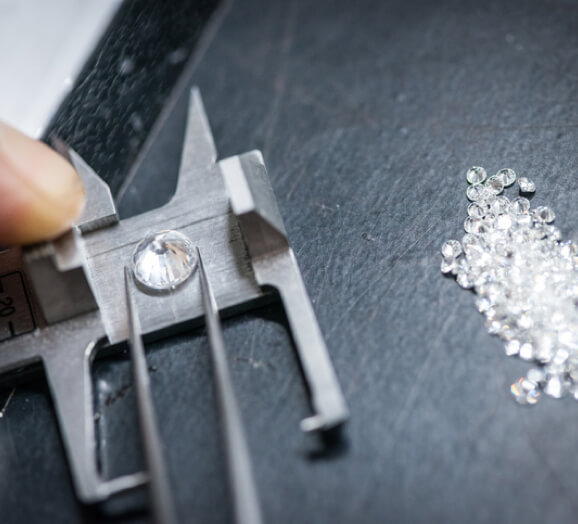 Diamond scales