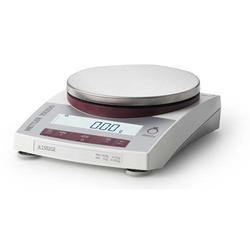 Analytical scale measuring small gemstones